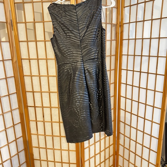 Muse dress size 4. Simply gorgeous! - Picture 4 of 10